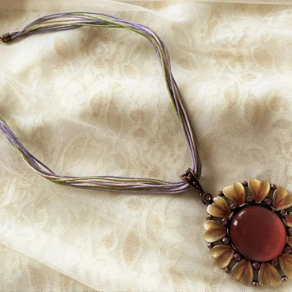 Pretty Pink and Purple Floral Design Fashion Necklace with Rhinestones - Picture 2 of 4